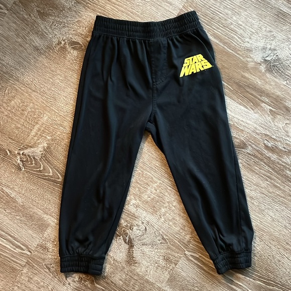 GapKids Star Wars Darth Vader PJ Set size 4 - Picture 6 of 8